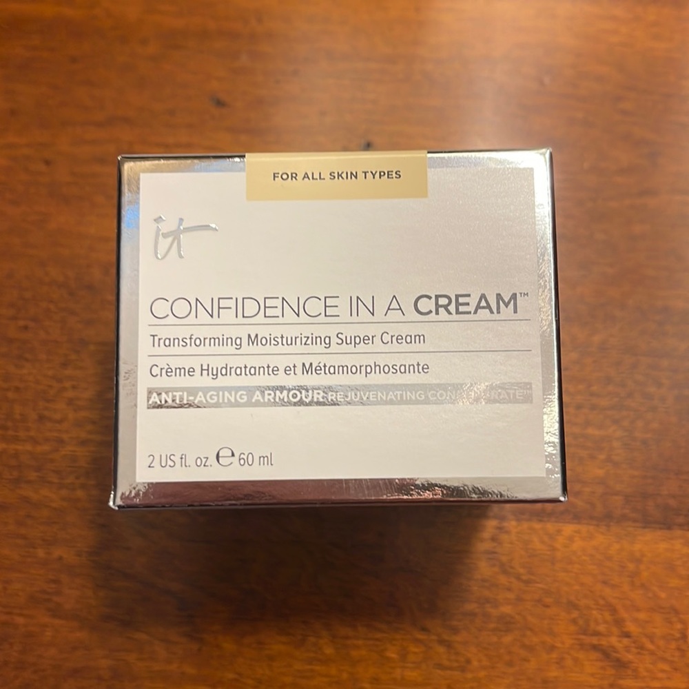 IT confidence in a cream transforming moisturizing super cream new in package